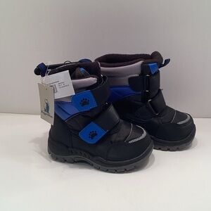 Boys Toddler Winter Boots - Black and Blue size 6. NEW w/tags.  (A4)
